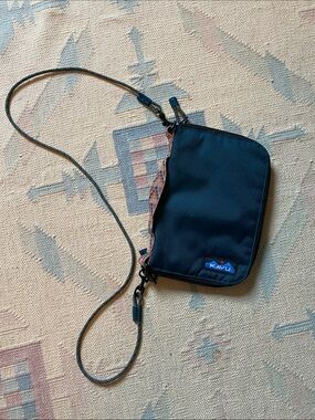 Kavu Black Crossbody Organizer with Patterned Strap